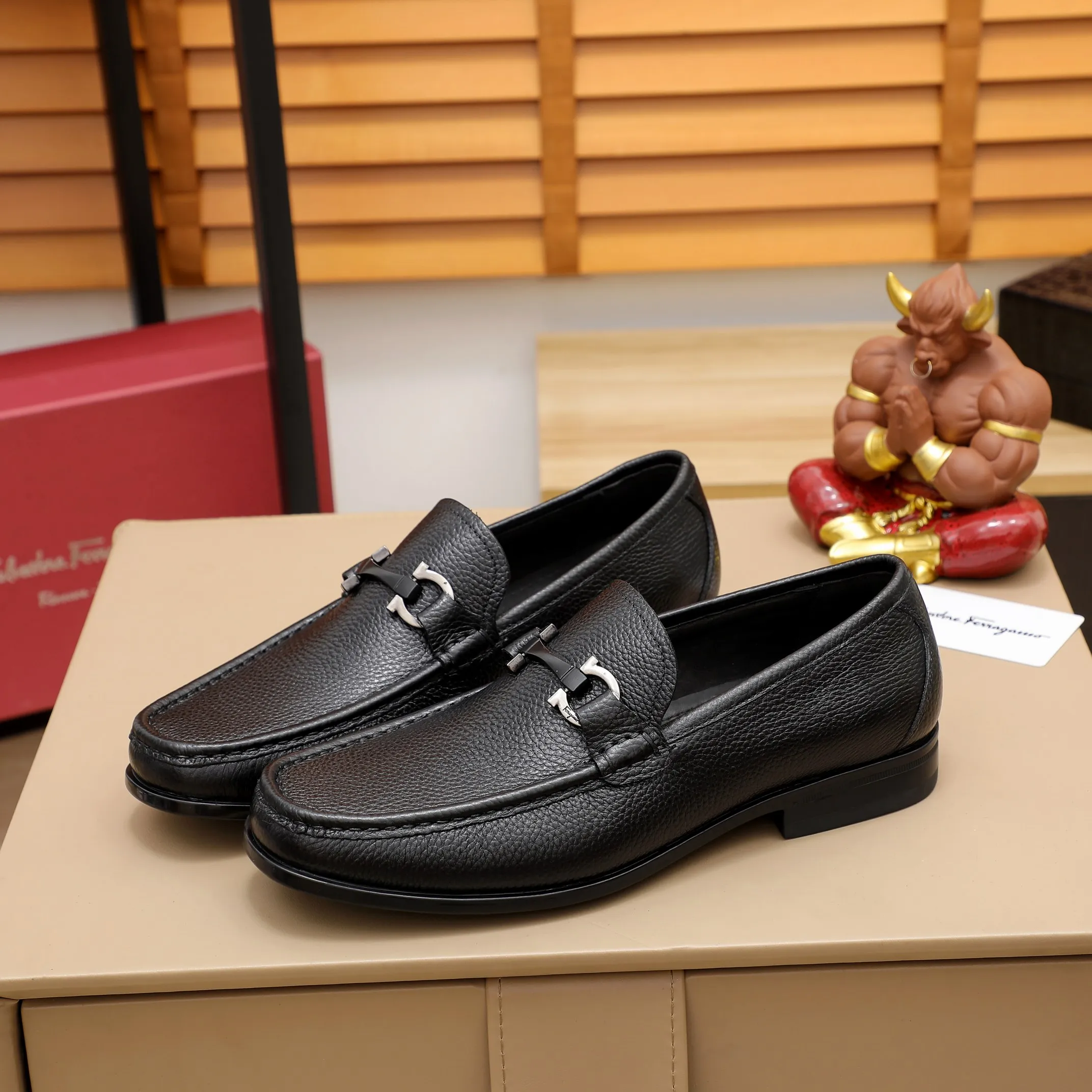 Men's shoes 💰540 🕷🕷🐂【Ferragamo】Ferragamo Popular fashion casual shoes🇨🇳Official website counter 1:1 production, original mold opening💯Good quality visible, imported high-end first-layer pebbled calfskin, water-dyed🐂leather lining🌿very clear texture, high-quality waterproof, non-slip and wear-resistant outsole🎋high quality and low price, truly handmade🍓black, coffee color, 2 colors available! Code number 38-45……